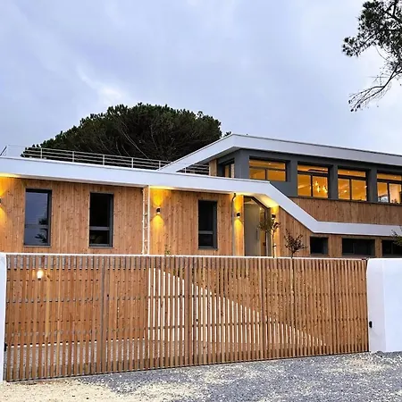 Villa Xo 17 5 Etoiles Ile D'oleron 15 People Jacuzzi 50m De La Vue Vue Marais *